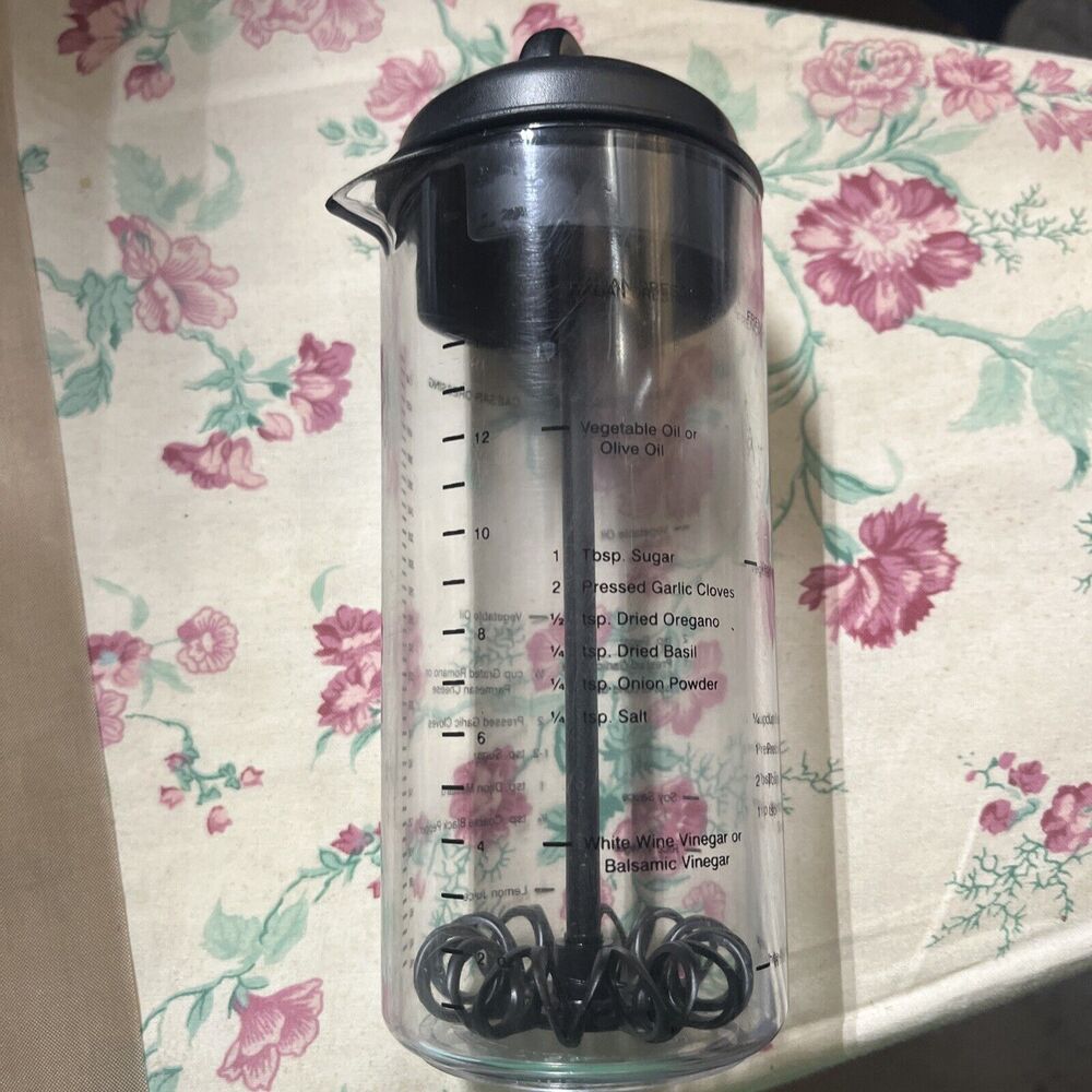 Pampered Chef Measure Mix & Pour Salad Dressing Mixer Maker Retired 16 Oz Used
